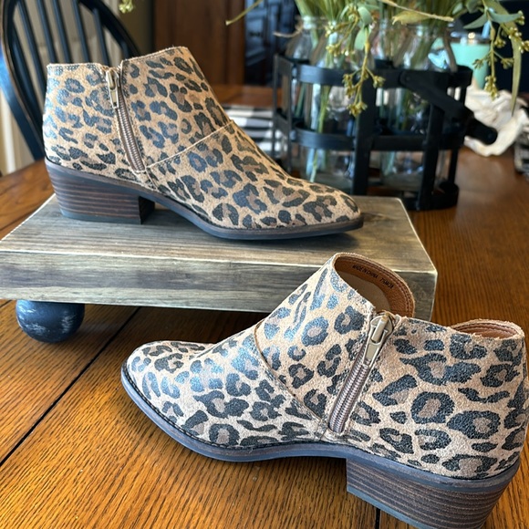 NWOT Lucky Brand Leopard Booties 7.5 - Picture 2 of 4